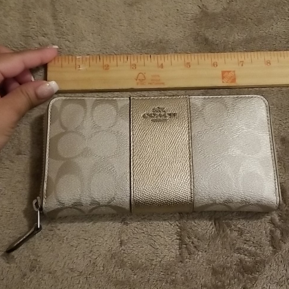 Coach Wallet - Picture 4 of 9
